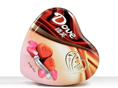 皇冠游戏官方网站(中国)有限公司官网涂胶智能控制系统生产出来的德芙巧克力包装盒